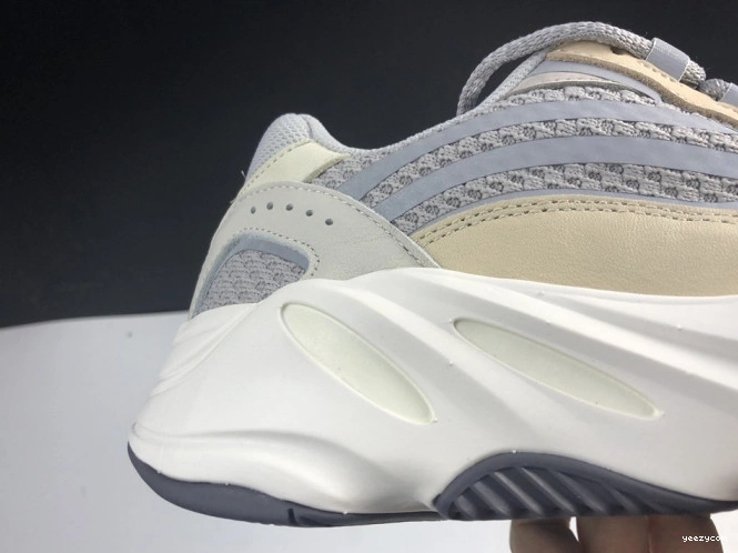 Cream 700 Cream V2 Adidas Yeezy GY7924 Boost 0727